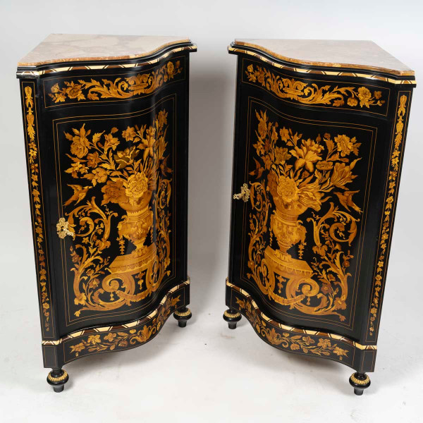 A beautiful pair of corners in wood and marquetry from the end of the 19th century 