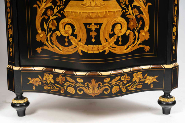 A beautiful pair of corners in wood and marquetry from the end of the 19th century 