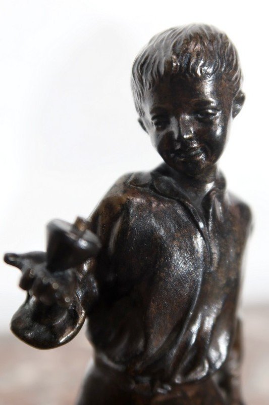  Bronze " Boy with a spinning top " - End of 19th century