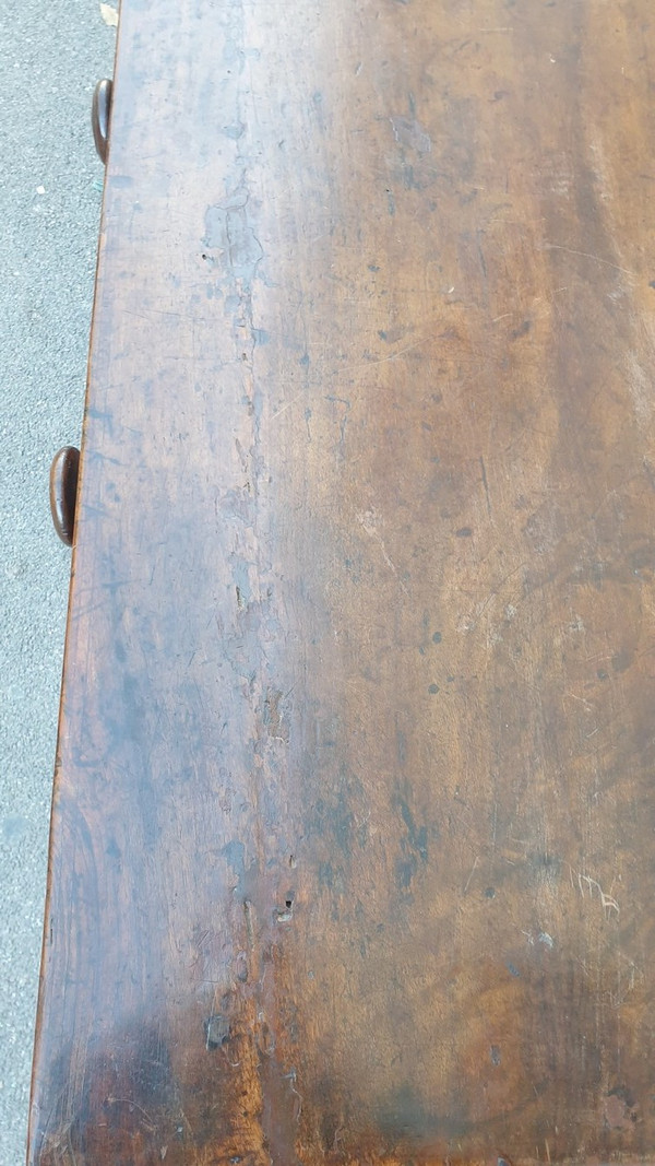 Tuscan walnut table, 17th century