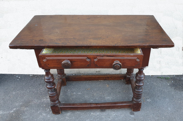 Tuscan walnut table, 17th century