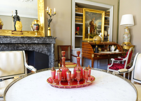 Baccarat: servizio da liquore in cristallo rosso rubino e dorato, modello Cannelures - etichetta in carta