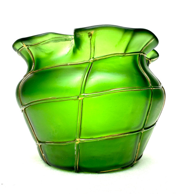 Loetz Ou Kralik - Green vase Crete