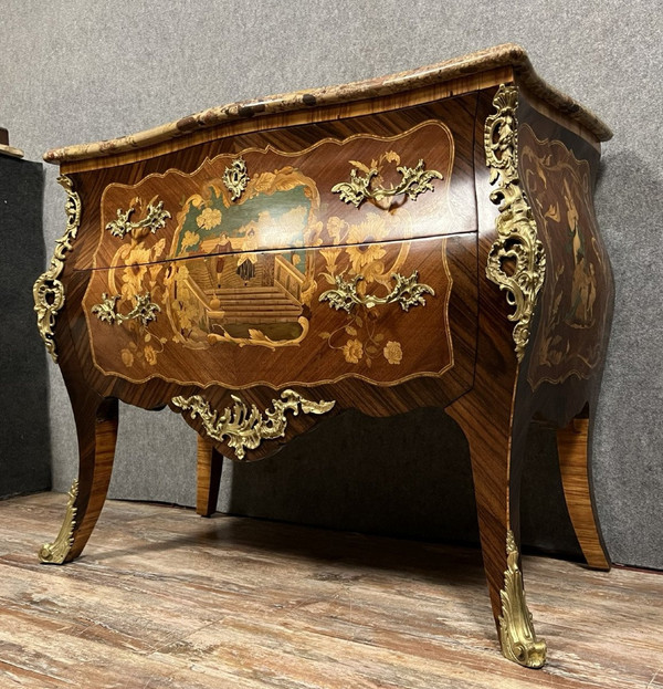 Kommode Sauteuse galbée estampillée en Marqueterie de bois précieux Style Louis XV vers 1850