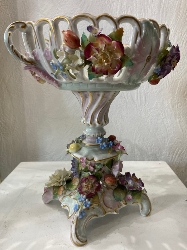 In the taste of Meissen - Fruit bowl with numerous floral decorations - Circa 1900