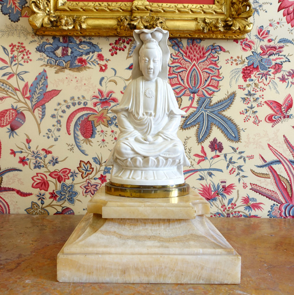 Chinese porcelain Guanyin statue, bronze base - chinoiserie decor / Chinese cabinet