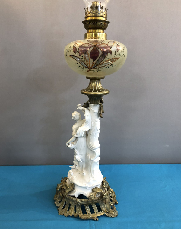 antique oil lamp in bronze and cookie, enamelled glass reservoir 80 cm 19th century