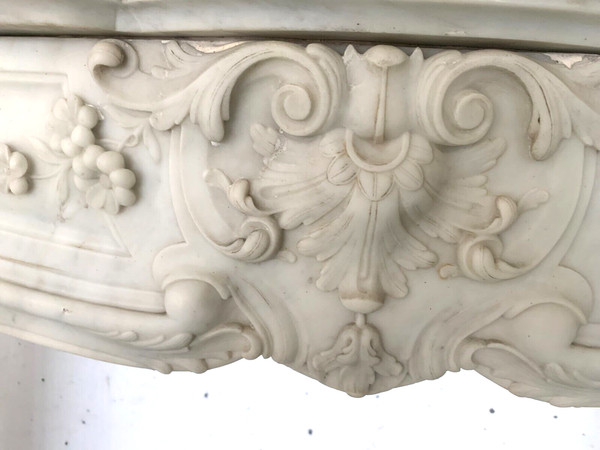 Louis XV style mantel in white Carrara marble XIX century