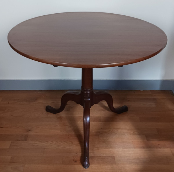 France or UK, late 18th century - tripod mahogany pedestal table - tilting top