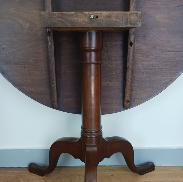 France or UK, late 18th century - tripod mahogany pedestal table - tilting top