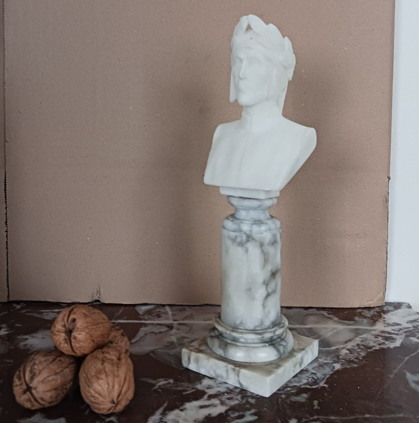 Souvenir de Grand Tour - busto di Dante in alabastro su base di marmo