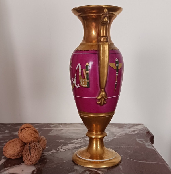 Paris, Empire period, Restoration - porcelain spindle vase - violet background and war trophies