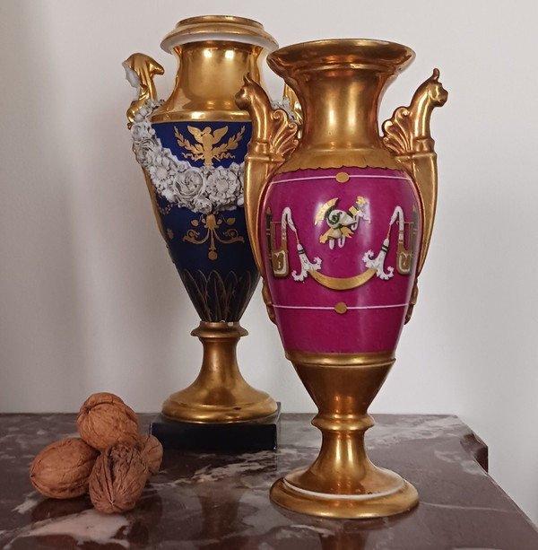 Paris, Empire period, Restoration - porcelain spindle vase - violet background and war trophies