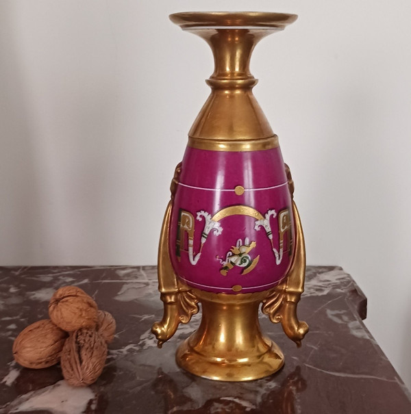 Paris, Empire period, Restoration - porcelain spindle vase - violet background and war trophies