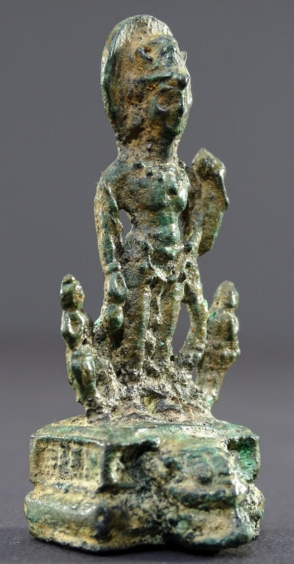 China Nördliche Wei-Dynastie (386 bis 534) oder Sui-Dynastie (581 bis 614), Miniaturstatue Kwan Yin Aus Bronze.