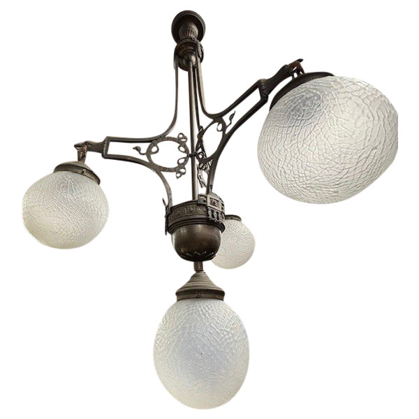 Antico Lampadario in ferro battuto e ottone Liberty 1930 con 4 bocce vetro.  Mis : Altezza cm 108 