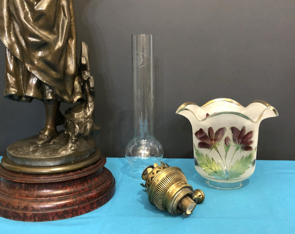 old oil lamp in patinated bronze regule 103 cm Tulip and enamelled glass reservoir.