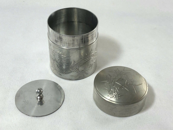 Kuthing Pewter Teedose aus Swatow-Zinn, verziert mit Drachen- und Bambusporzellan