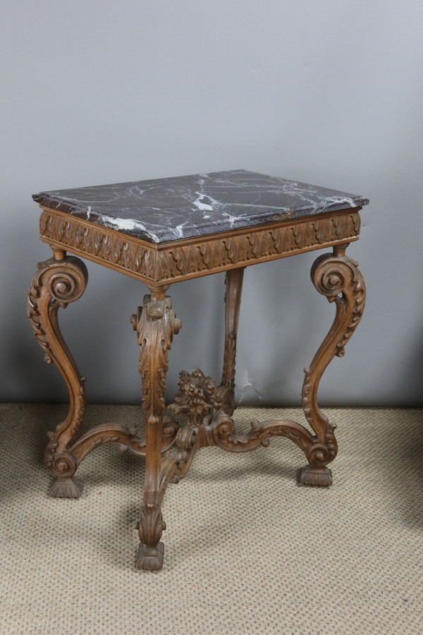 Table rocaille en noyer sculpté dessus marbre 