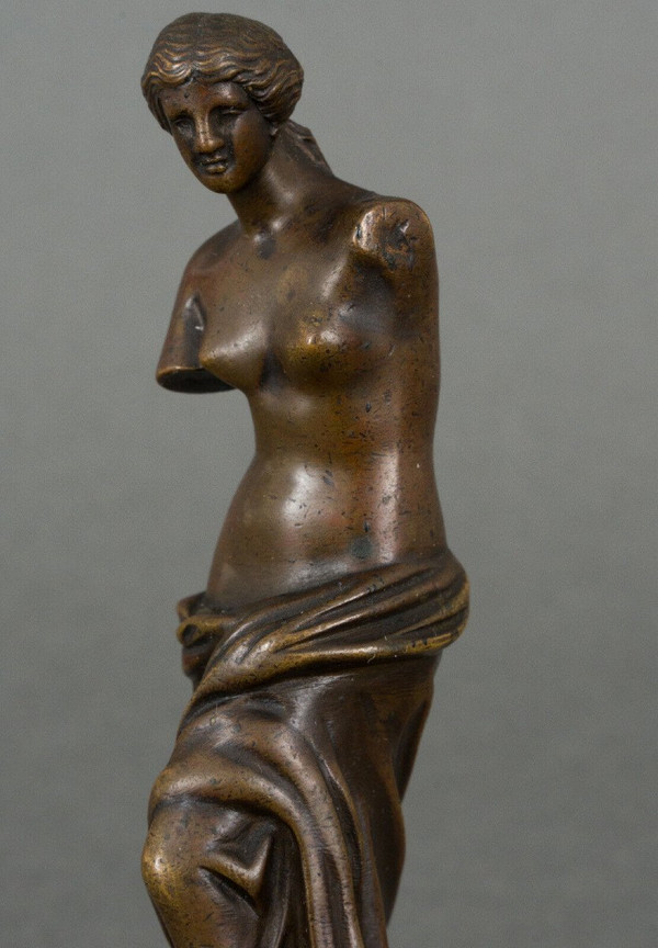 Bronzestatue Venus von Milo Schokoladenpatina XIX. Jahrhundert schwarzer Marmorsockel