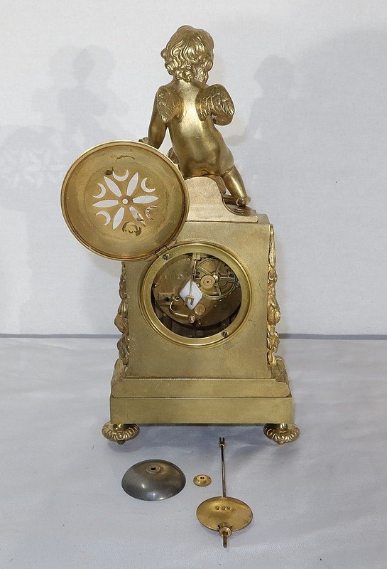 Orologio in bronzo dorato, stile Luigi XVI, periodo Napoleone III - Metà del XIX secolo