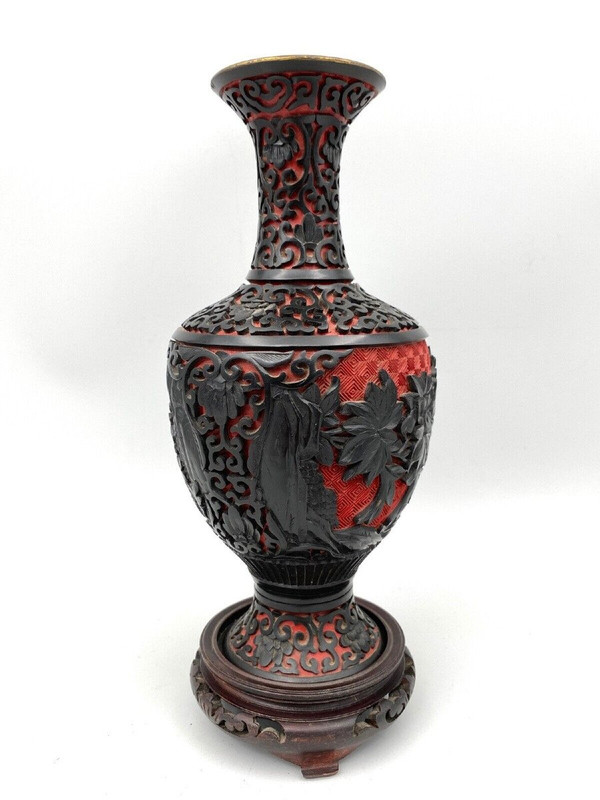 Vase ancien en laque de cinabre Chine milieu XXe rouge et noir laiton