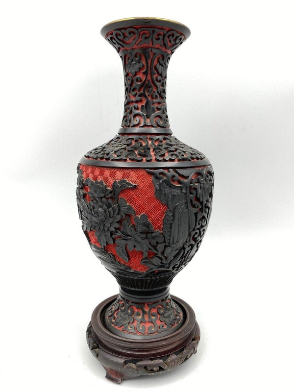 Vase ancien en laque de cinabre Chine milieu XXe rouge et noir laiton