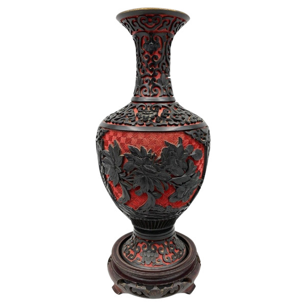 Vase ancien en laque de cinabre Chine milieu XXe rouge et noir laiton