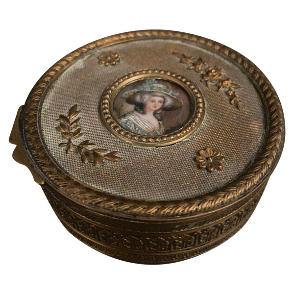 Napoleon III bronze box decorated with a miniature of an 18th-century woman.