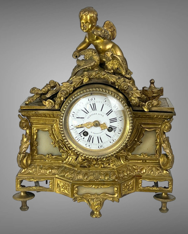 : Orologio In Bronzo Del XIX Secolo In Stile Luigi XVI Decorato Con Angelot E Colombe