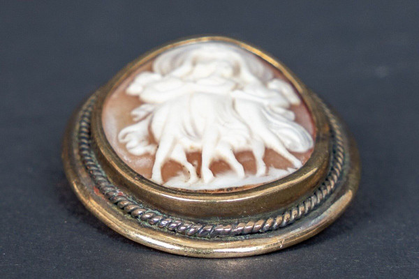 1900 cameo depicting the Three Graces gilded metal brooch pendant