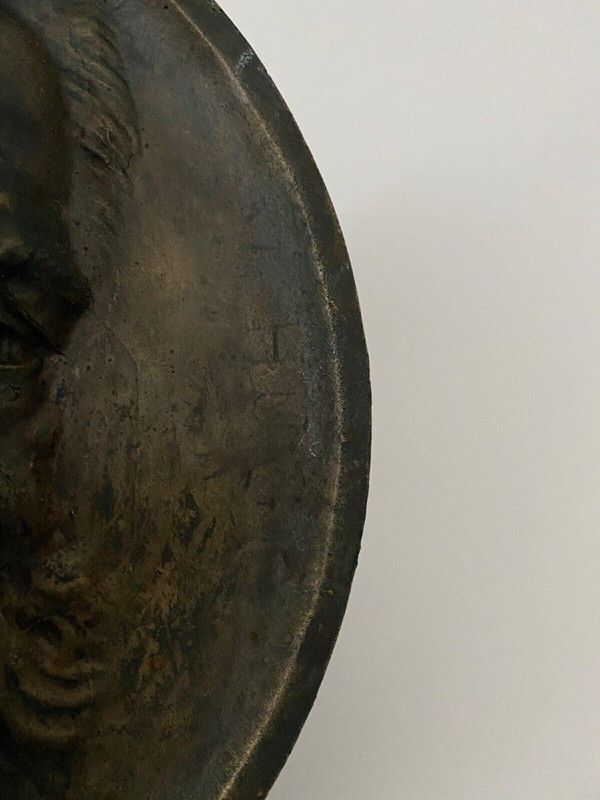 Médaillon en bronze XIXe représentant Victor Hugo