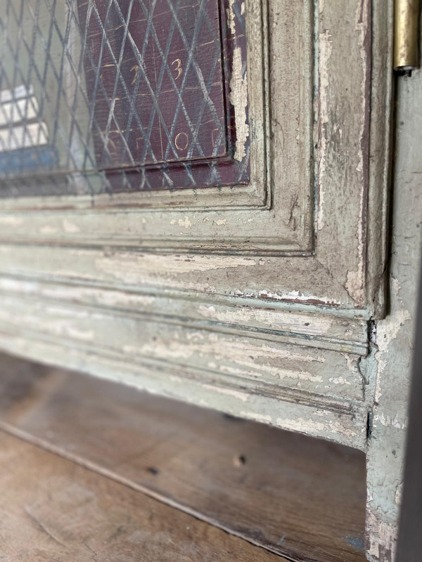 Late 19th century patinated wooden bookcase with trompe l’oeil