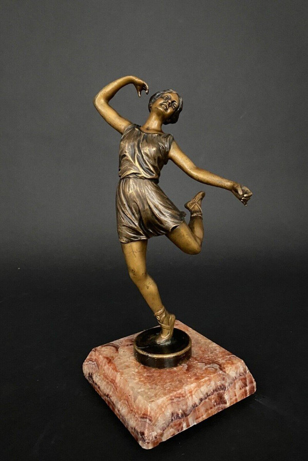 Art Deco dancer in double patina bronze 1930 on onyx base