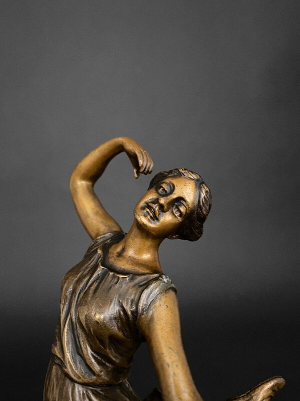 Art Deco dancer in double patina bronze 1930 on onyx base