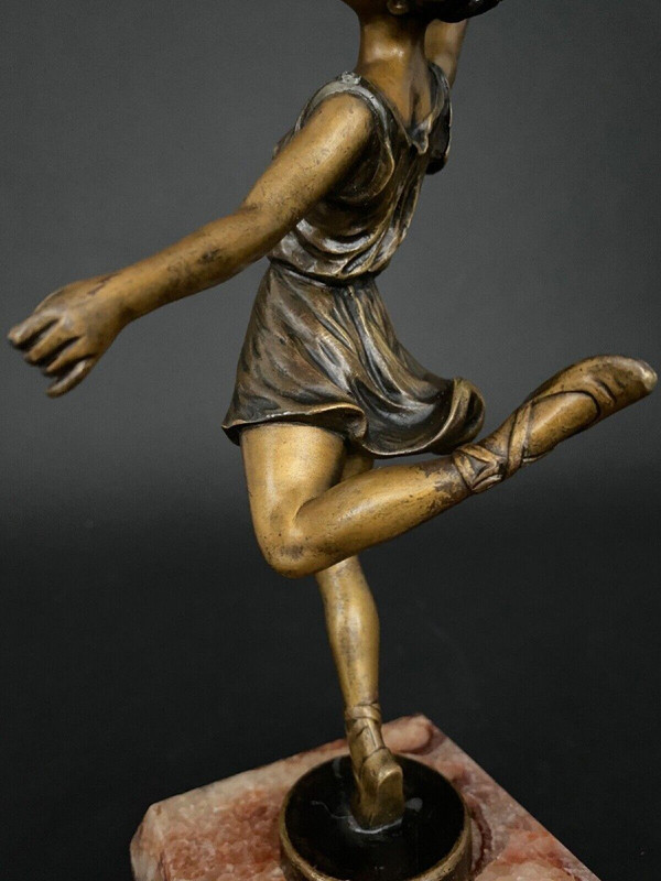 Art Deco dancer in double patina bronze 1930 on onyx base