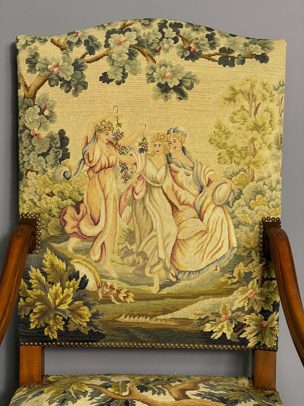 Fauteuil De Style Louis XIV Recouvert D'une Tapisserie Aux Petits Points Polychromé