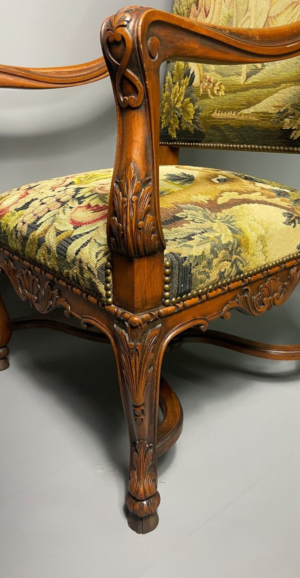 Fauteuil De Style Louis XIV Recouvert D'une Tapisserie Aux Petits Points Polychromé