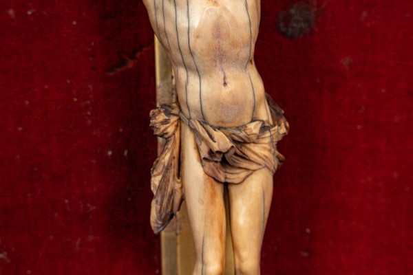 17th century hand-carved crucifix with gilded wooden frame decorated with flowers