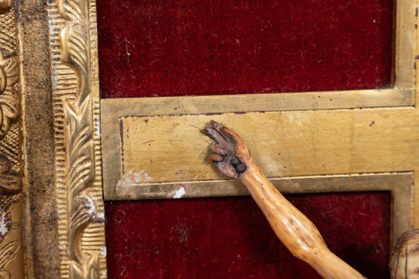 17th century hand-carved crucifix with gilded wooden frame decorated with flowers