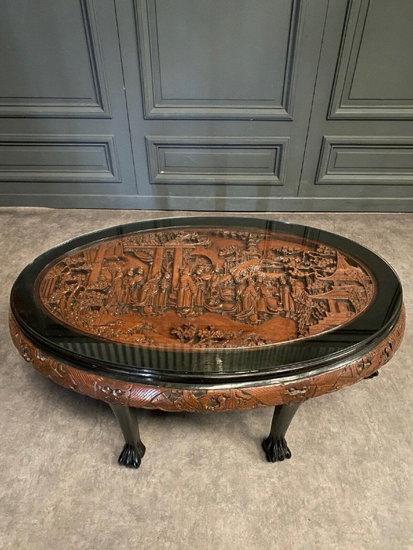 Table basse Chine milieu XXe en laque et bois sculpté riche décor