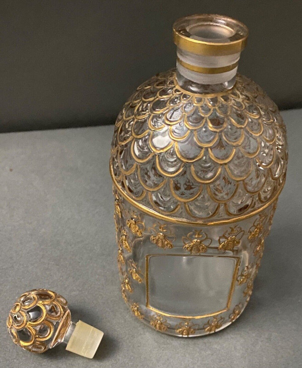 Flacon de parfum en verre modèle abeilles gravé Guerlain Paris