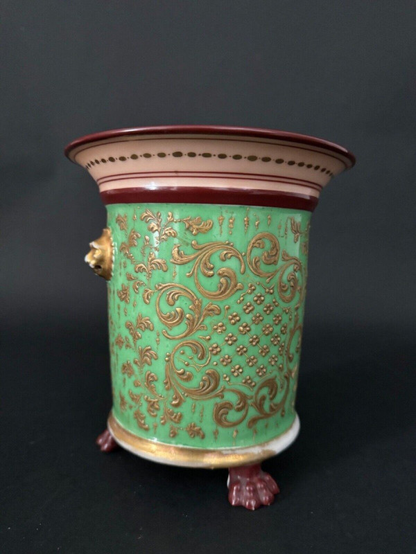 Vaso da fiori in stile Luigi Filippo, arredamento romantico, XIX secolo, sfondo verde