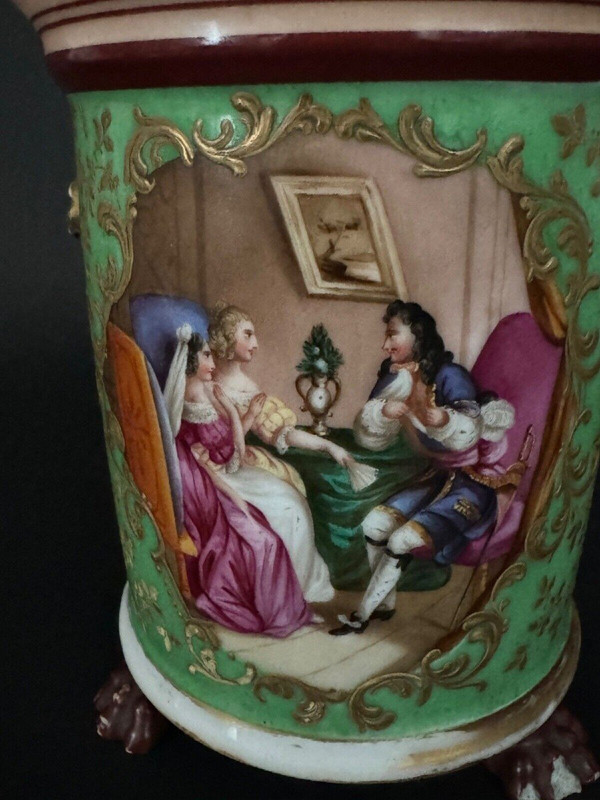 Vaso da fiori in stile Luigi Filippo, arredamento romantico, XIX secolo, sfondo verde