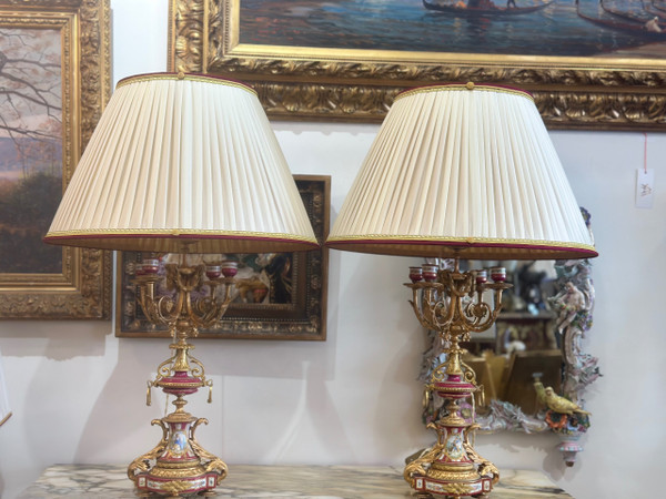 Une paire de lampes en porcelaine de sèvres fin XIXème siècle 