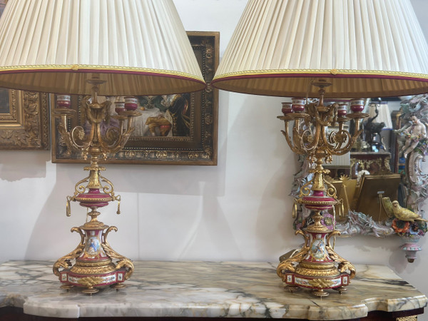 Une paire de lampes en porcelaine de sèvres fin XIXème siècle 