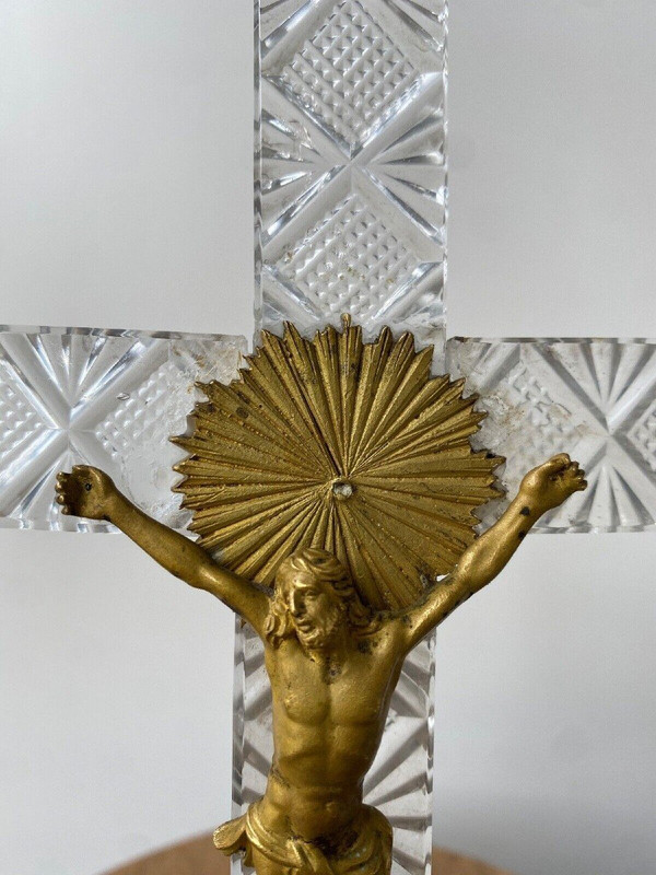 Crucifix en cristal taillé et bronze doré époque Charle X début XIXe