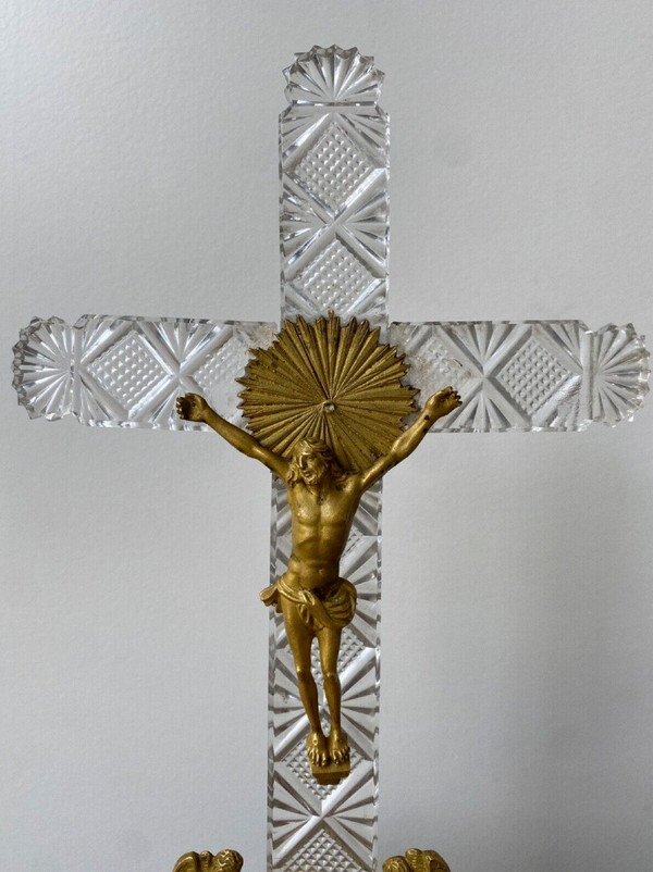 Crucifix en cristal taillé et bronze doré époque Charle X début XIXe