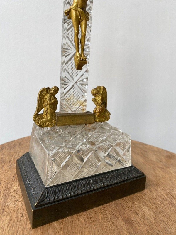 Crucifix en cristal taillé et bronze doré époque Charle X début XIXe