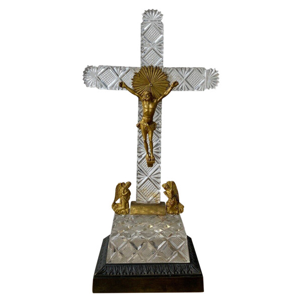 Crucifix en cristal taillé et bronze doré époque Charle X début XIXe